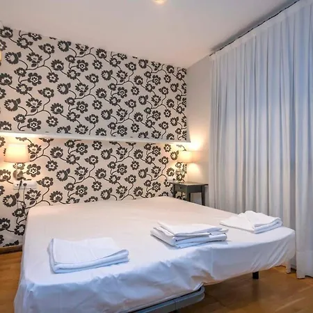Bright And Modern Duplex With Terrace In Eixample District P1 *